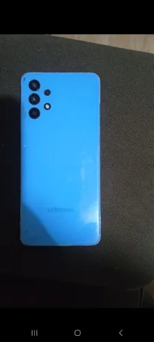Samsung A32 sem nenhum trincado na tela .