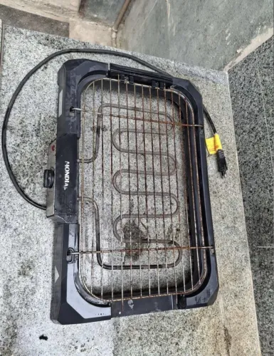 Churrasqueira elétrica funcionando