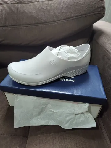 Sapato Sticky Shoes Antiderrapante Epi Unissex P/Clínicas Enferm. Limpeza Hospitalar