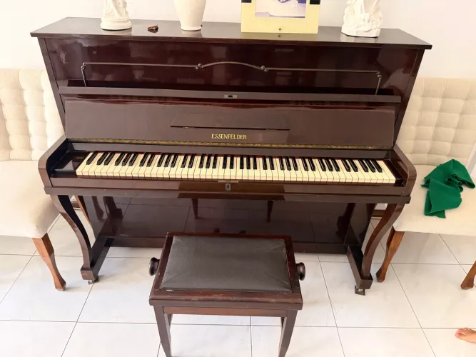 PIANO ESSENFELDER ORIGINAL - 1978 - 88 TECLAS