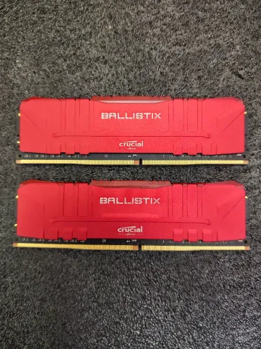 Memória RAM 16GB (2x8GB) DDR4 3200MHz Crucial Ballistix Vermelha CL16