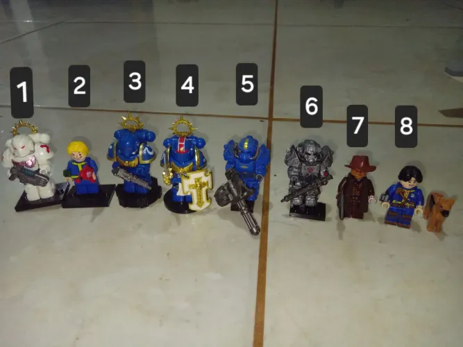 Vendo bonecos legos variados, valores abaixo