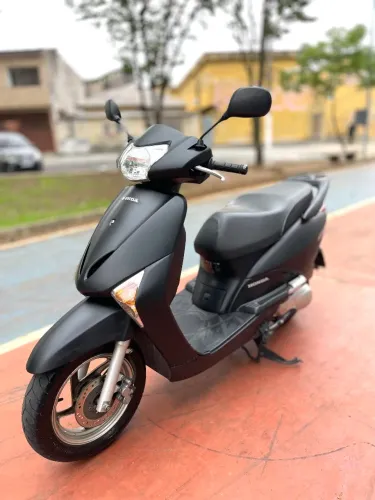 Honda Lead sem detalhes km baixo