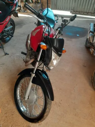 Moto Honda CG 125 Vermelha 