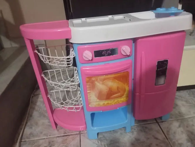 Venda-se está cozinha de brinquedo infantil