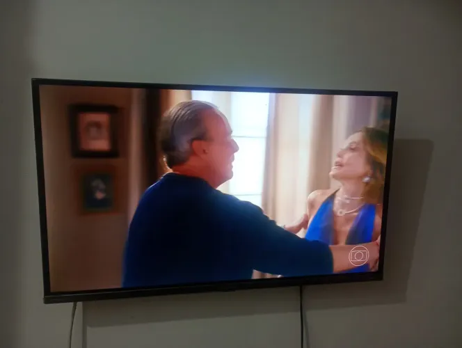 Vendo televisão 32 polegadas smart pouco tempo de uso