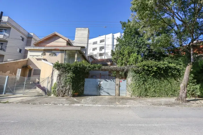Casa com 3 Residências à Venda no Jardim Europa 874 m² de Terreno e 484 m² de Área Constr