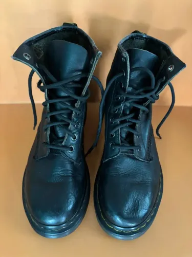 Bota Couro Dr. Martens tamanho 4 UK- 34/35BR
