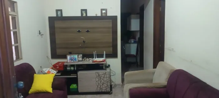 Alugo casa no Universitário