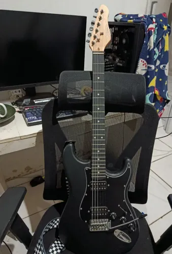 Guitarra Gianini Stratocaster + Acessórios 