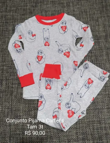 Conjunto de pijama estampado para menino marca Carter´s