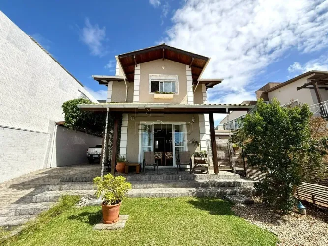 Ótima casa com 3 dormitórios em Capoeiras
