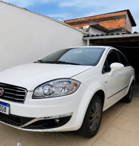 Fiat Linea Essence 1.8 Flex 16V 4P 2015