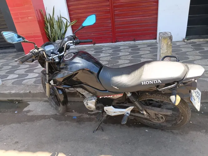 Vendo excelente moto no ponto de transferir