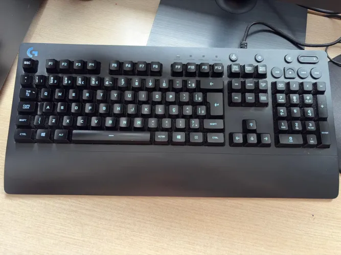 Teclado Gamer Logitech G213