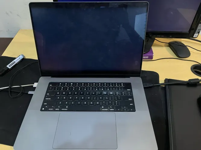 Macbook Pro m1 16? 16gb ram 512 gb ssd, cinza, tela e bateria com problema