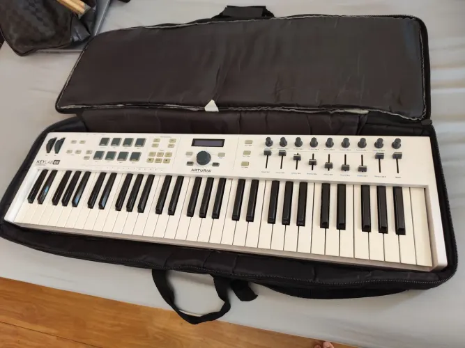 Controlador Arturia Keylab Essencial 61 MK2