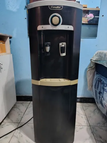 BEBEDOURO ESMALTEC INOX (usado) gelando muito.