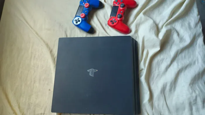 Ps4 pro com 5 jogos mídia fisica (leia a descrição)