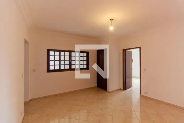 Casa à Venda - Vila Ema, 2 Quartos, 330 m2