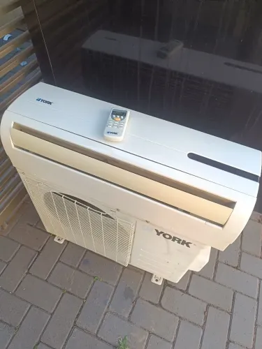 Ar condicionado 9000 BTUs quente e frio