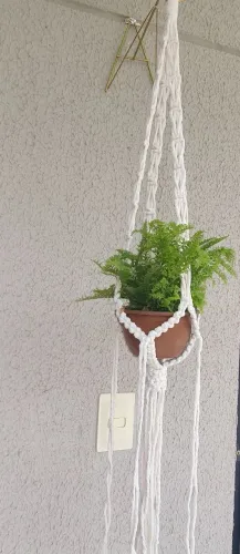 Suporte para vasos em macramê cor cru