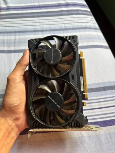 Placa de video GTX 1650 4GB com defeito