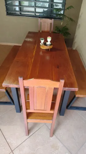 Mesa de madeira maciça...