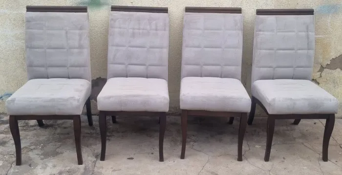 Conjunto de 4 cadeira de jantar toda almofada valor $599 reais.ok