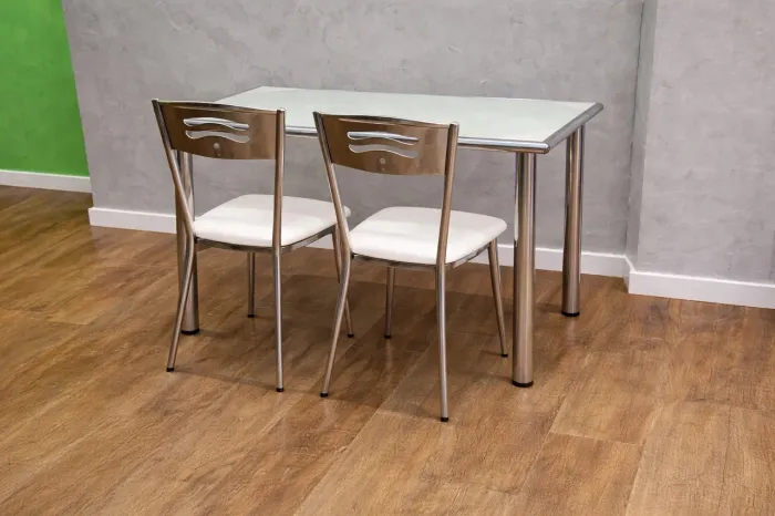 Mesa Inox Rígida Tampo Vidro + 2 cadeiras brinde