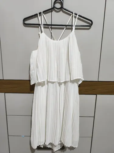 Vestido plissado de camadas branco 