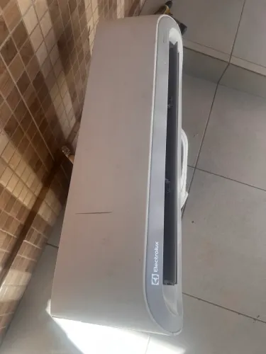 AR-CONDICIONADO ELECTROLUX INVERTER 9.000 BTUs 5 meses de uso