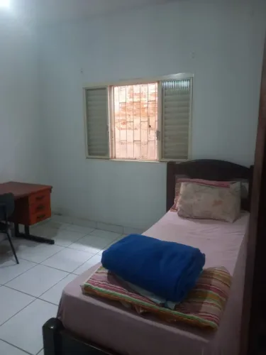 Alugo Quarto para Moças 
