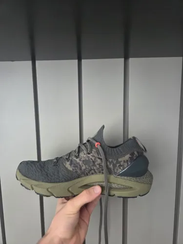 Tênis de corrida Under Armour Phantom em perfeito estado