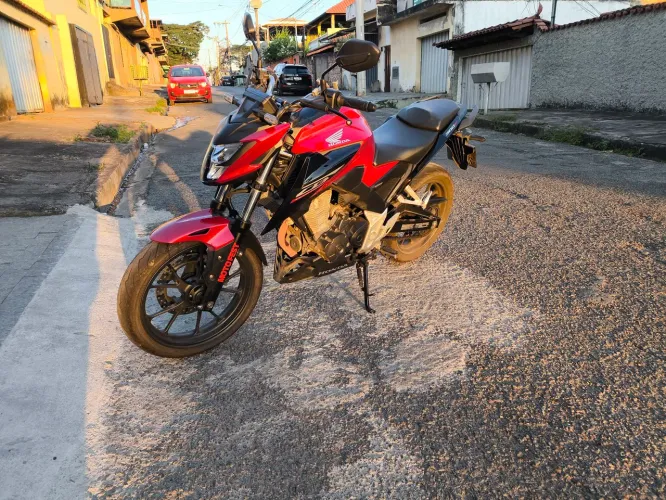 Cb 300f Twister 2025 vermelha - único dono