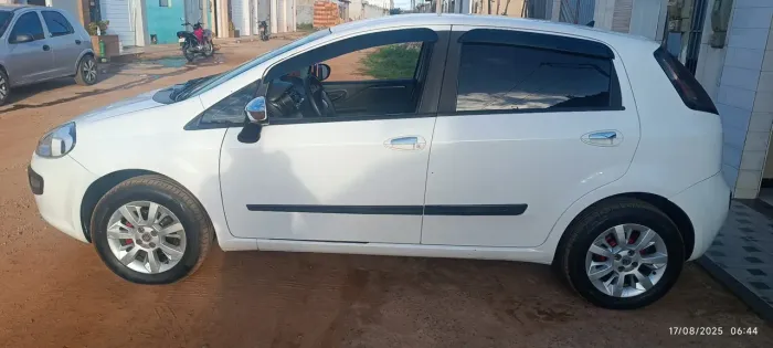 Fiat Punto Attractive 1.4 Fire Flex 8V 5P 2013