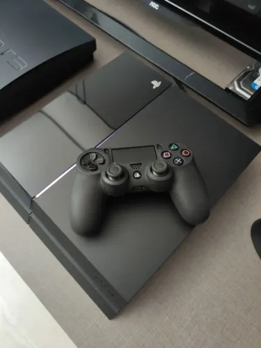 PS4 Fat com caixa GoldHen