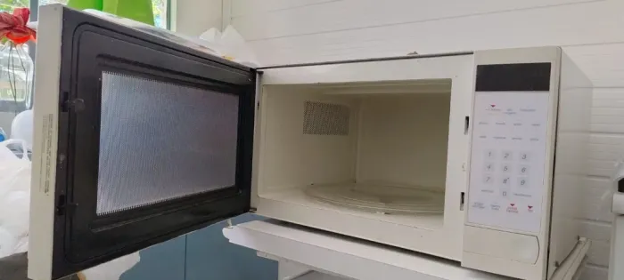 microondas para concertar ou retirar peças R$ 110,00