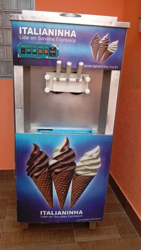 Vendo 1 máquina de sorvete usada