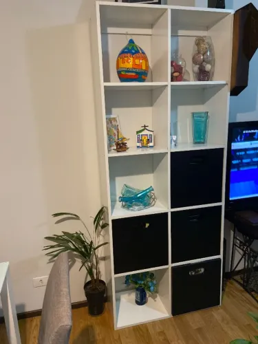Estante Tok&Stok 86x2,10x30 largura x altura x profundidade com 4 gavetas 