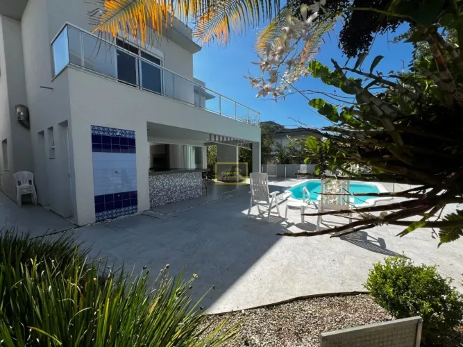 Casa de Alto Padrão à Venda no Condomínio Costa Nova
