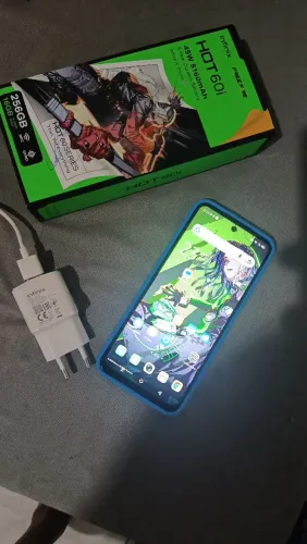 Infinix Hot 60i 256 gb e 8+8 trincado um pouco com caixa e tudo