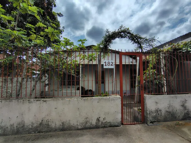 Casa Residencial para Venda Residência de 2 dorm. com dois aptos 1dorm independentes Porto