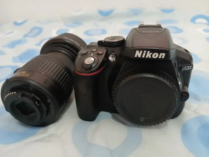 câmara nikon d5300 lente do kit 18x55 2 bateria carregador 