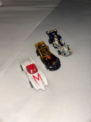 3 Hotwheels linha Speedracer