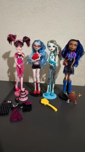 Lote Monster high dead tired e art class