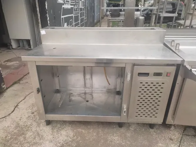 Balcão refrigerado com condimentadora inox 304