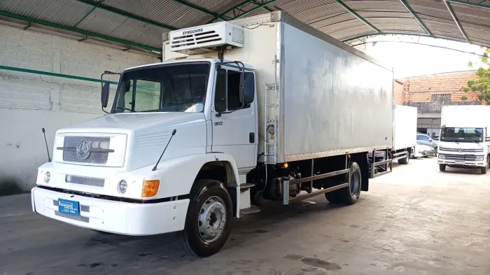 Mercedes 1318 baú frio 2008