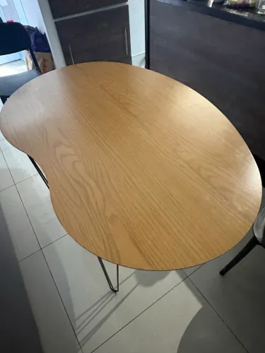 Conjunto mesa e cadeiras