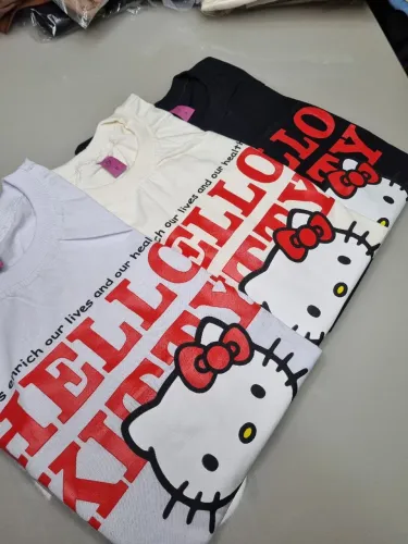Camiseta Hello Kit